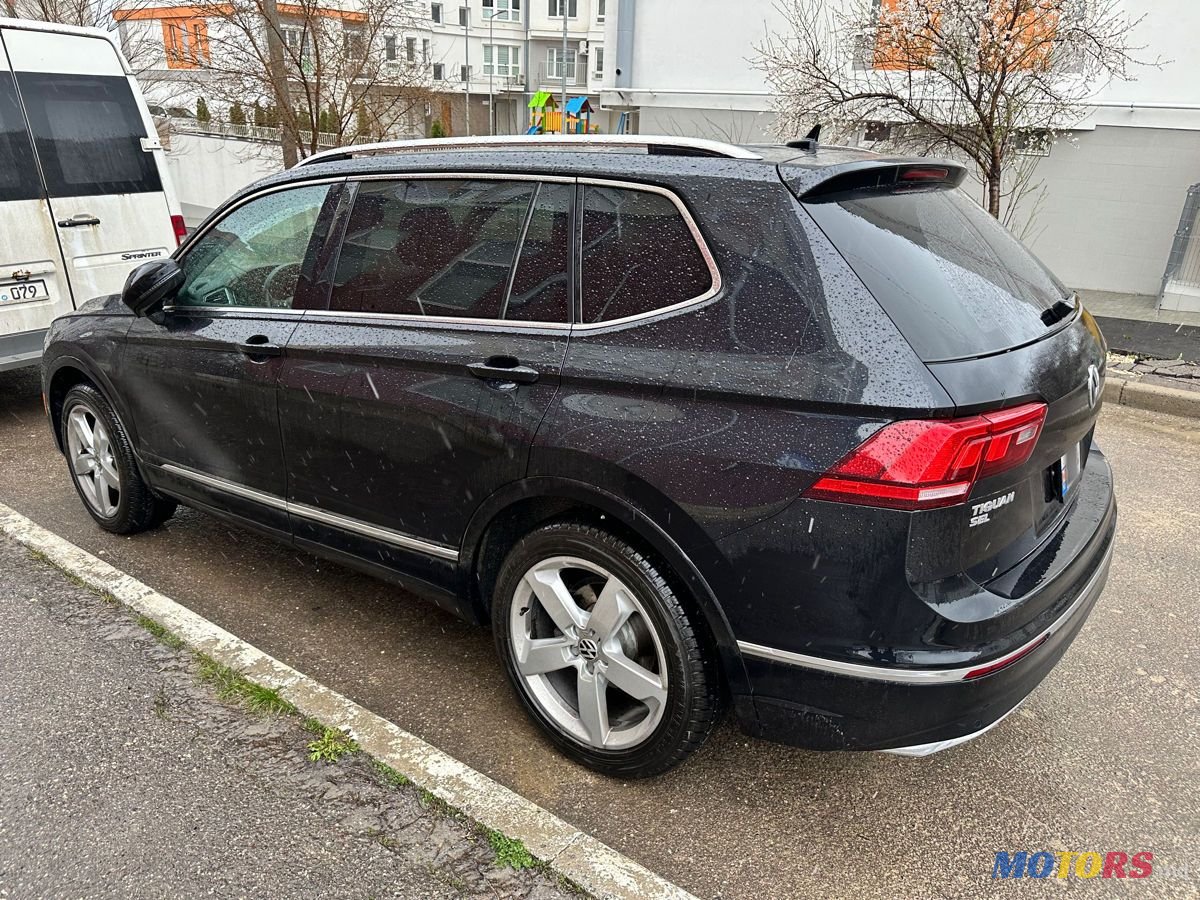 2019' Volkswagen Tiguan photo #1