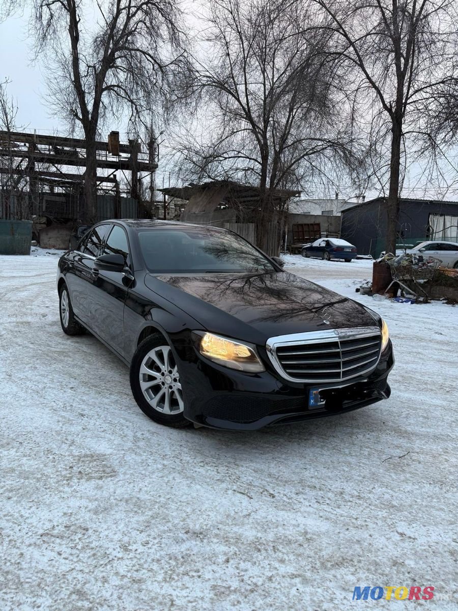 2016' Mercedes-Benz E-Class photo #2