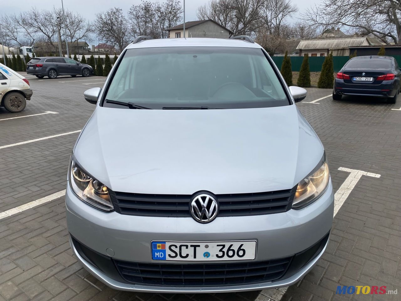 2011' Volkswagen Touran photo #2