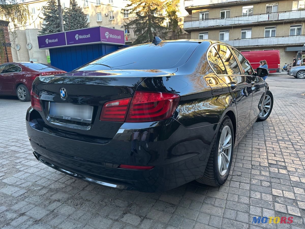 2011' BMW 5 Series photo #1