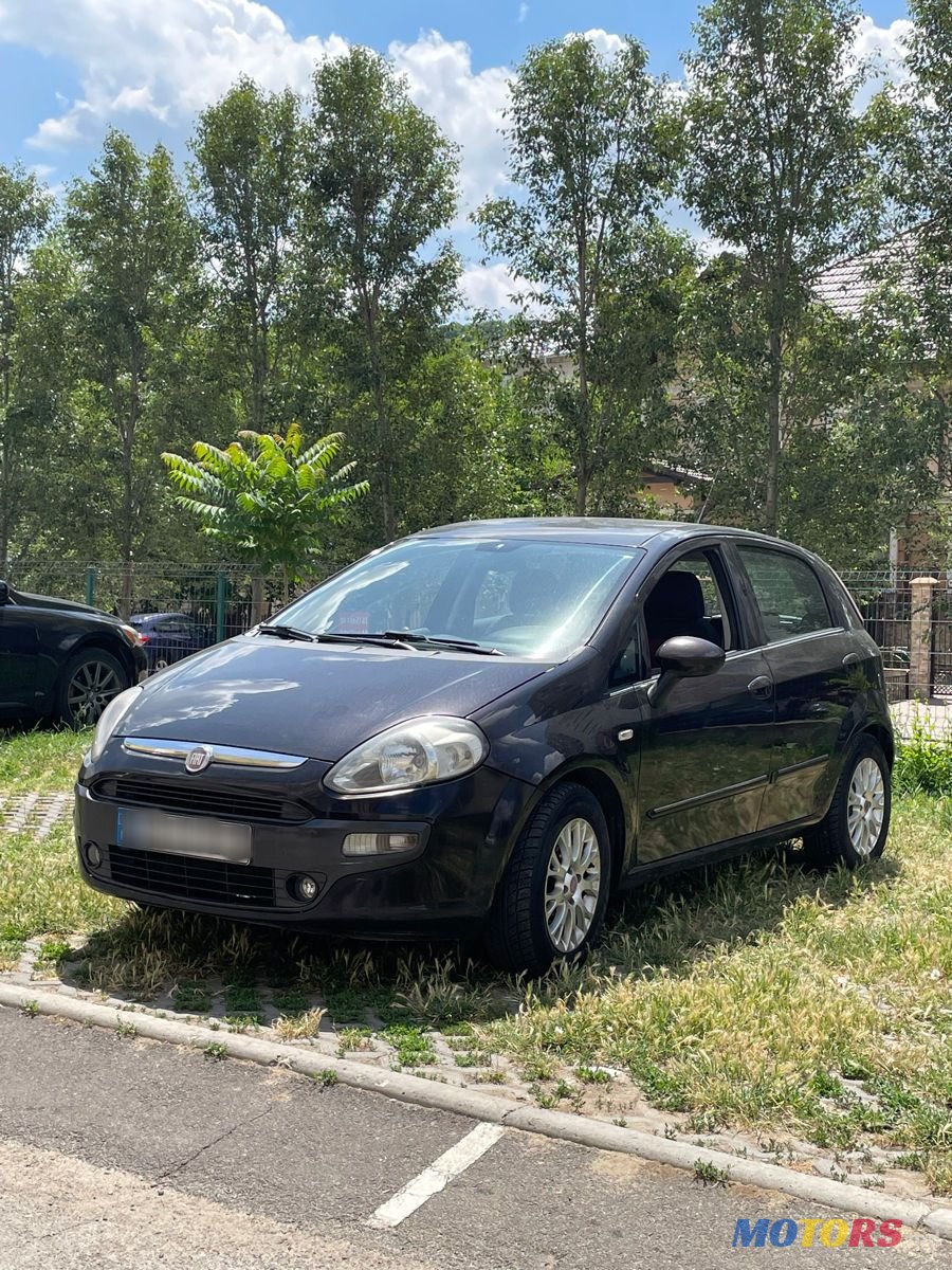 2012' Fiat Punto photo #4