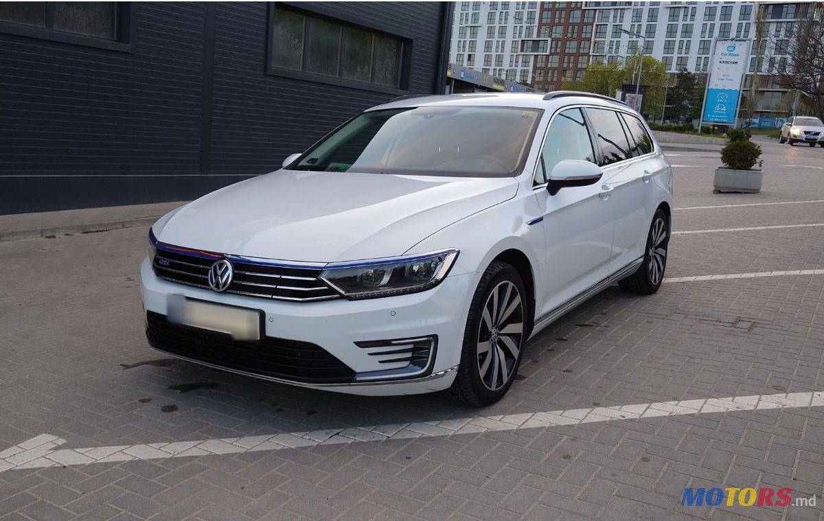 2018' Volkswagen Passat photo #2