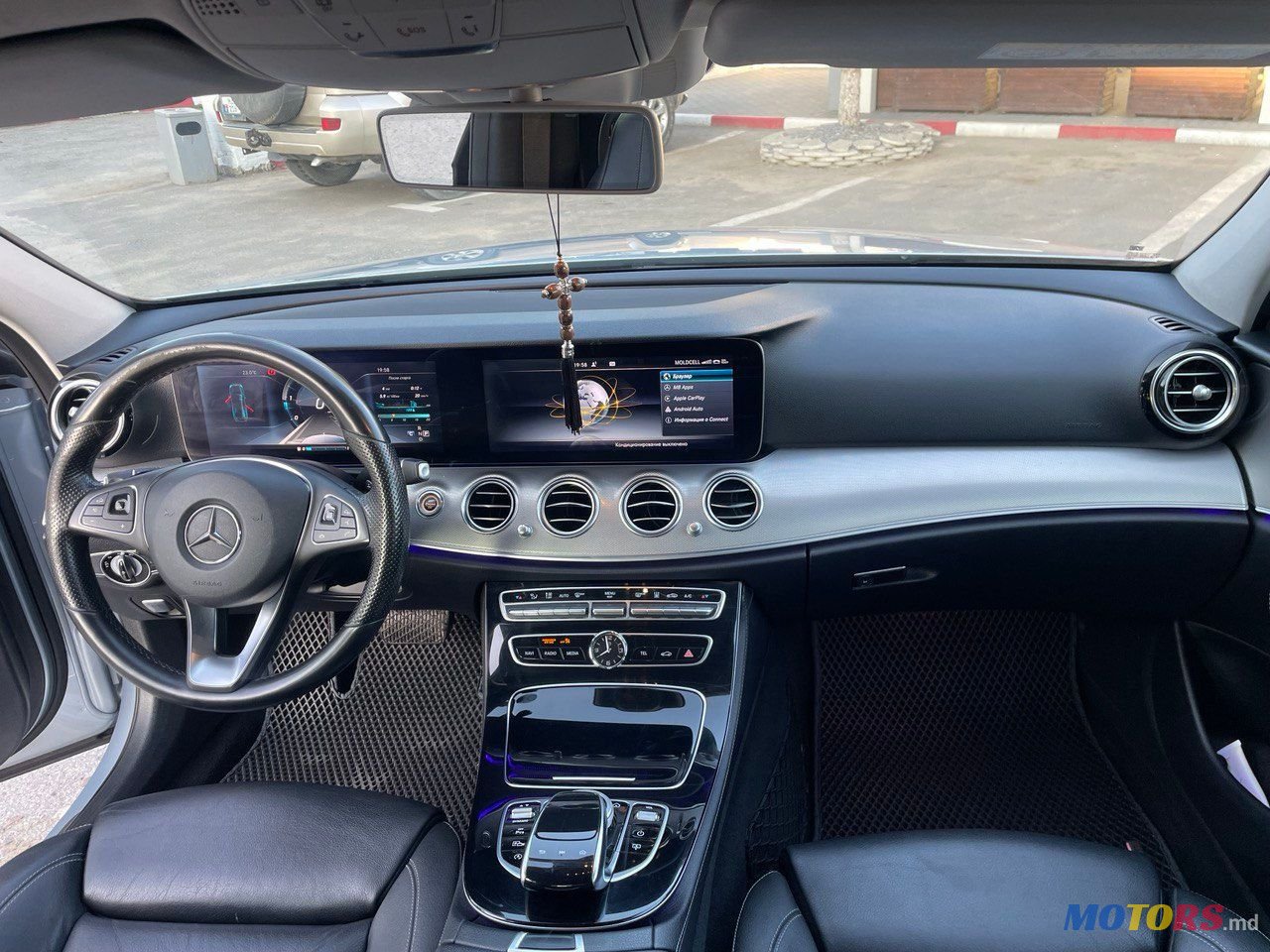 2017' Mercedes-Benz E-Class photo #3