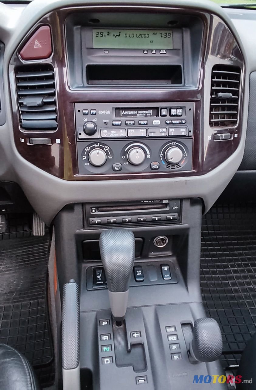 2002' Mitsubishi Pajero photo #6