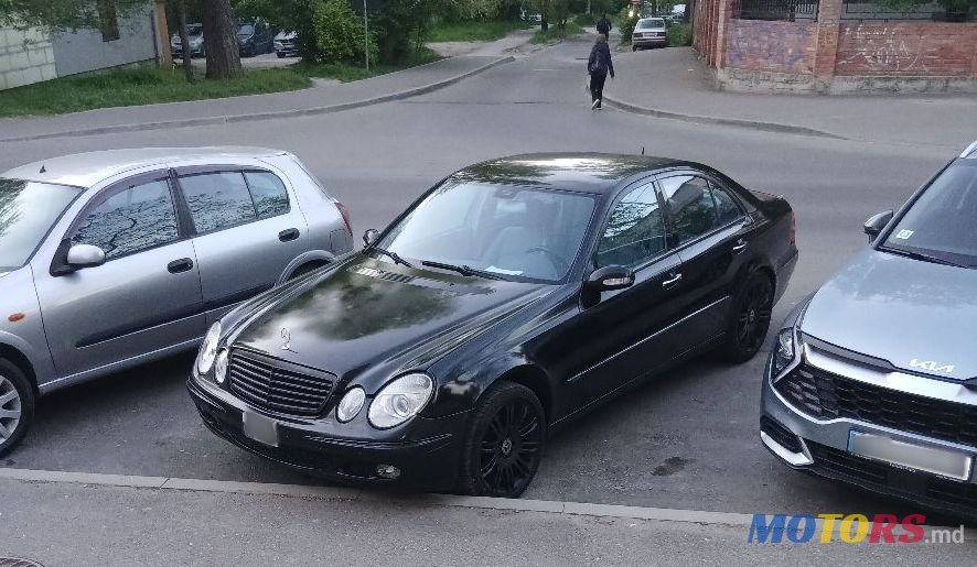 2004' Mercedes-Benz E-Class photo #1