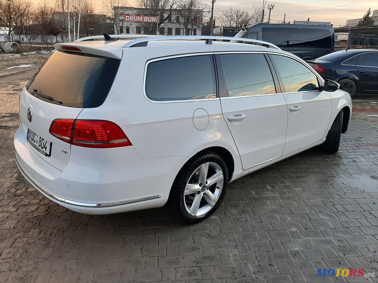 2011' Volkswagen Passat photo #3