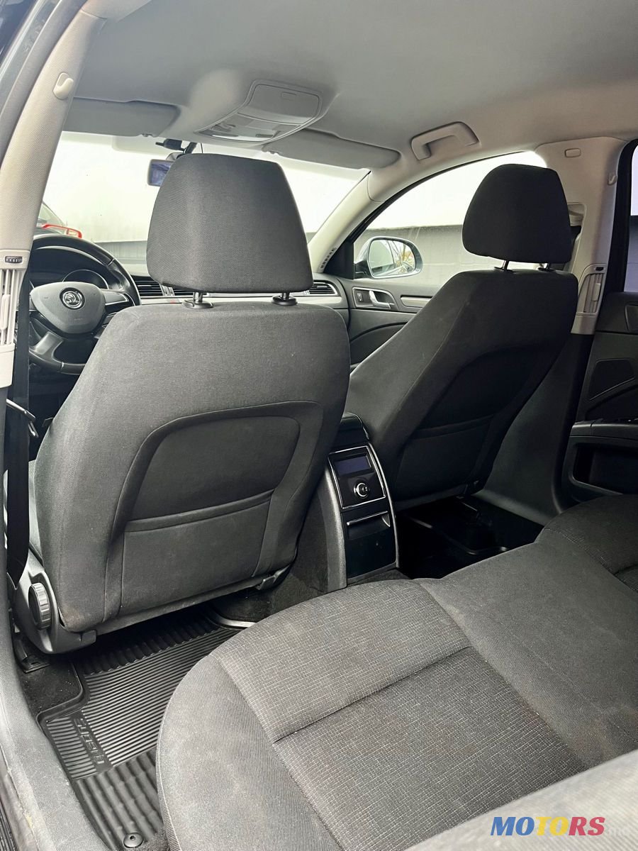 2013' Skoda Superb photo #6