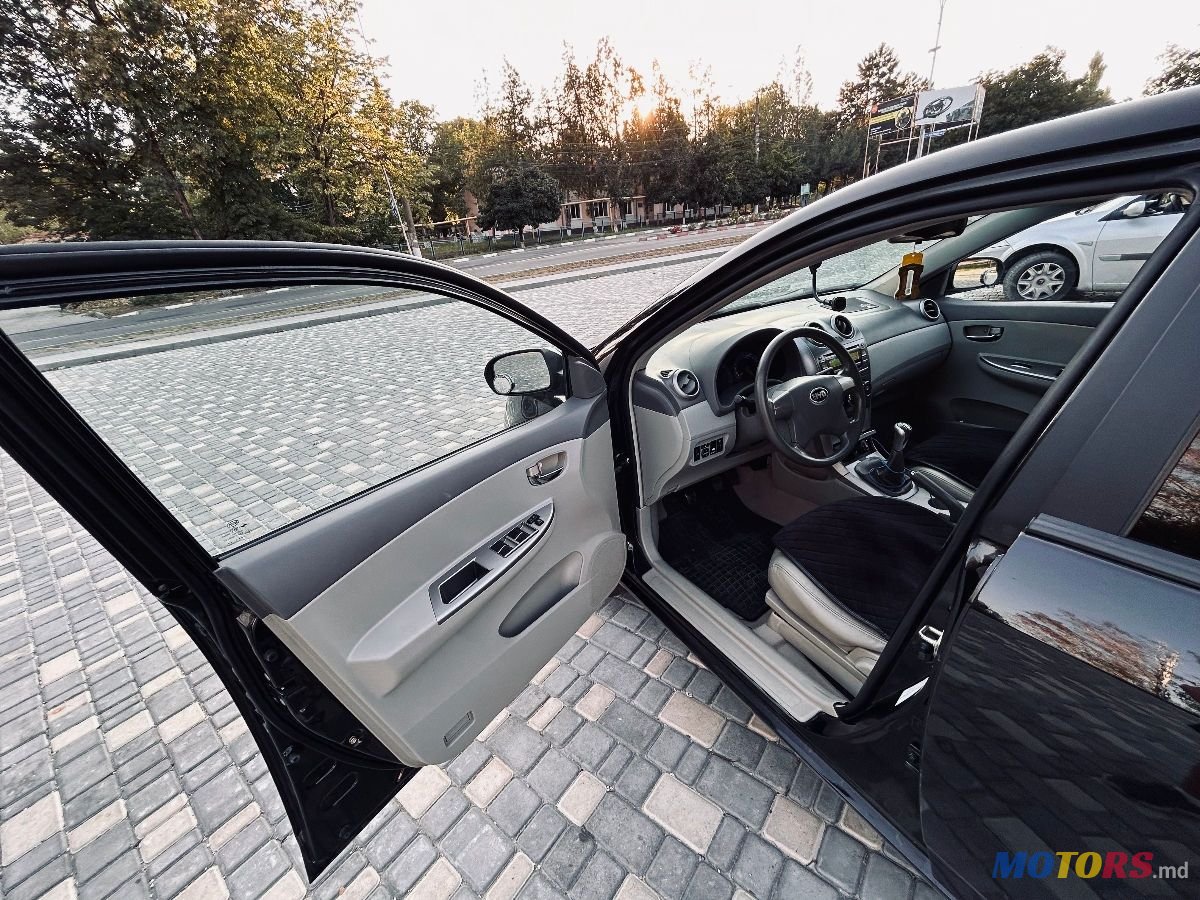 2011' Toyota Corolla photo #5