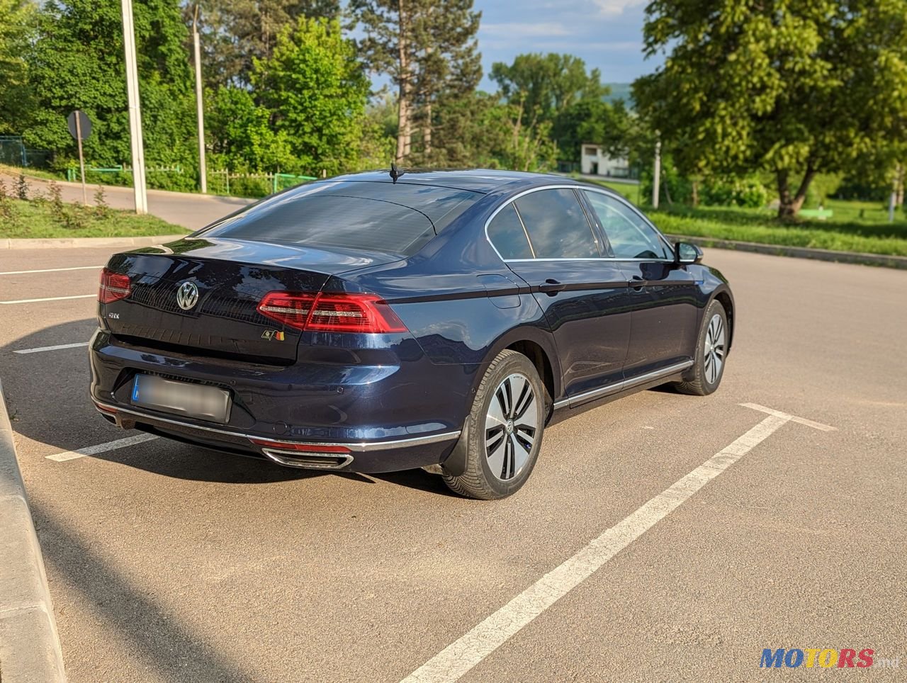 2016' Volkswagen Passat photo #4