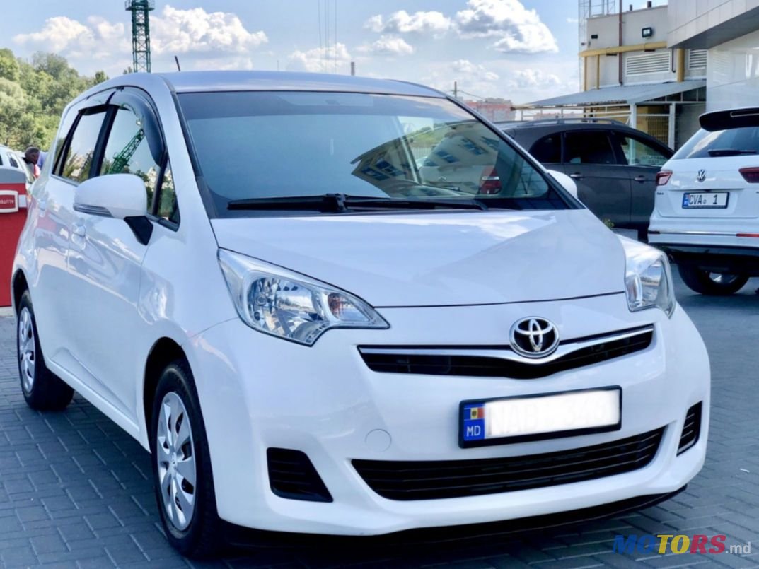 2011' Toyota Verso-S photo #2