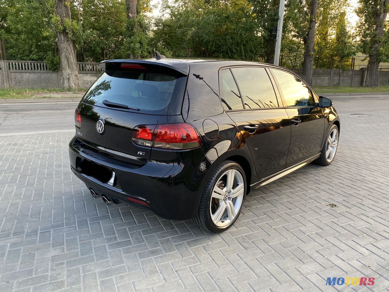 2011' Volkswagen Golf photo #5