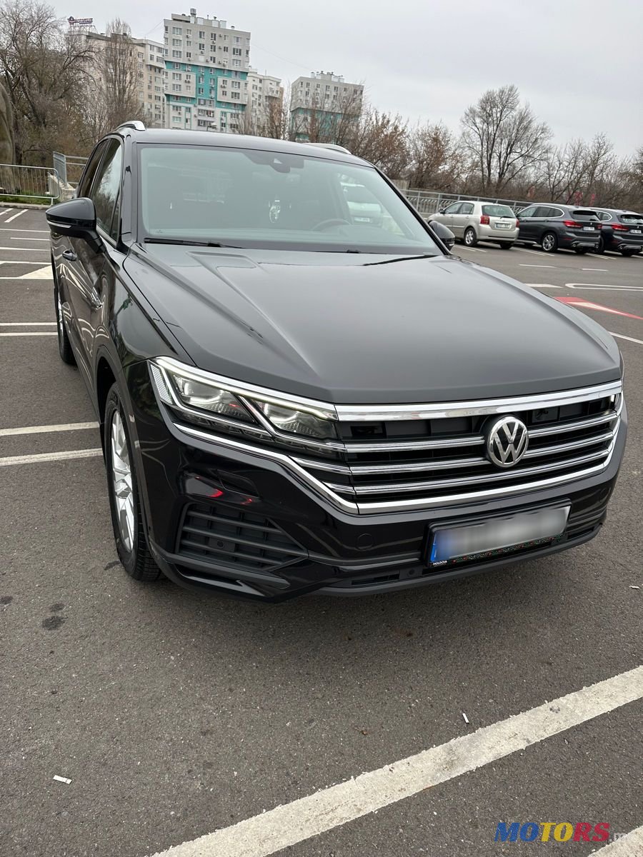 2020' Volkswagen Touareg photo #1