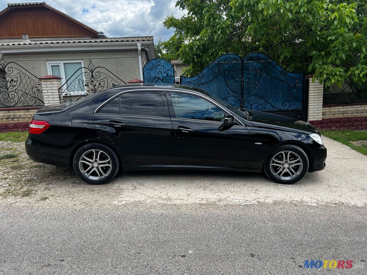 2011' Mercedes-Benz E-Class photo #6