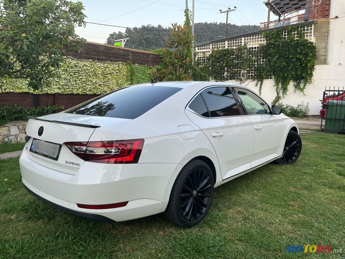 2019' Skoda Superb photo #3