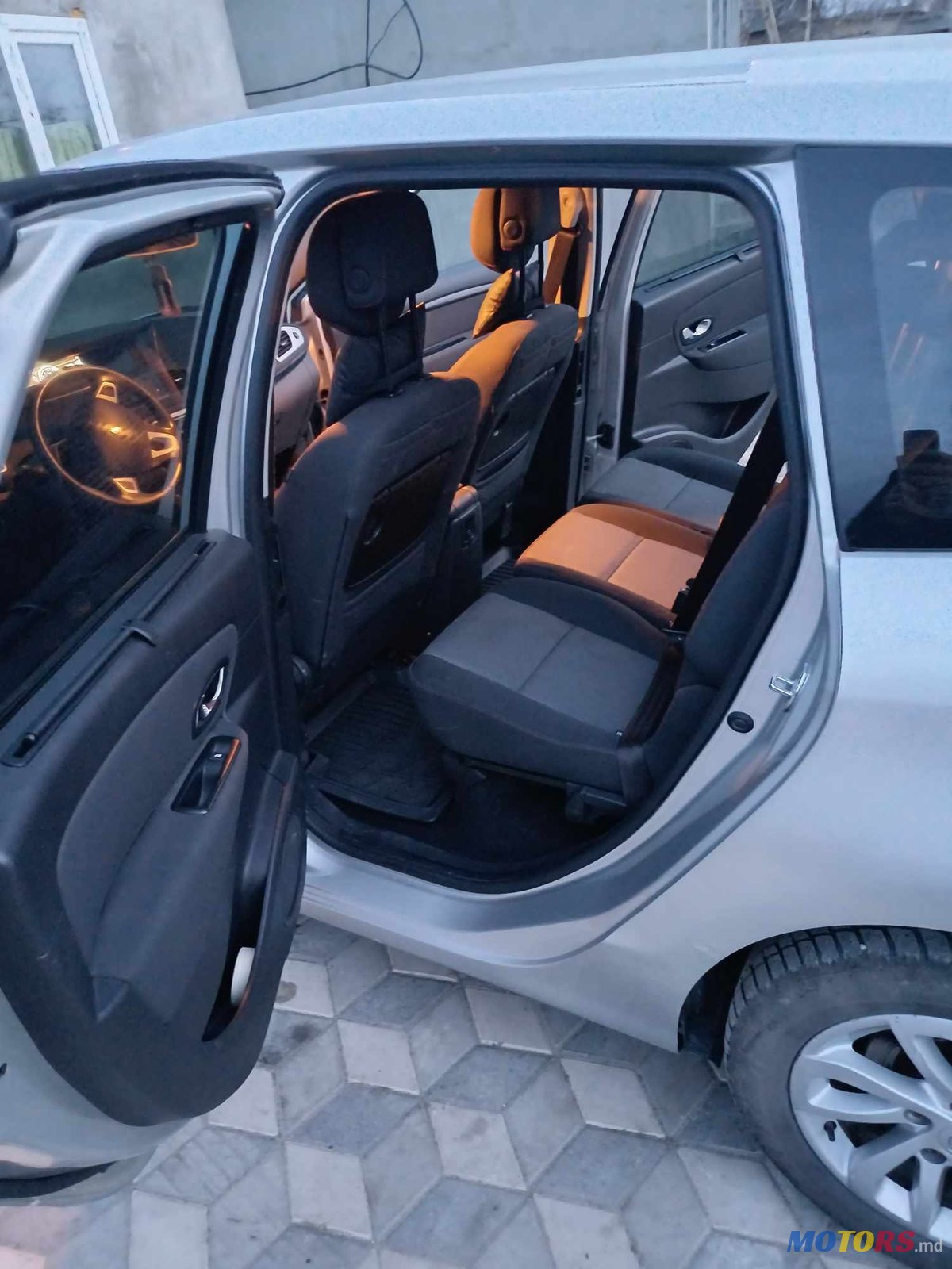 2012' Renault 16 photo #7