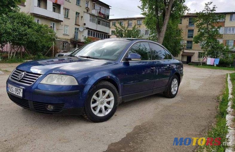 2004' Volkswagen Passat photo #1