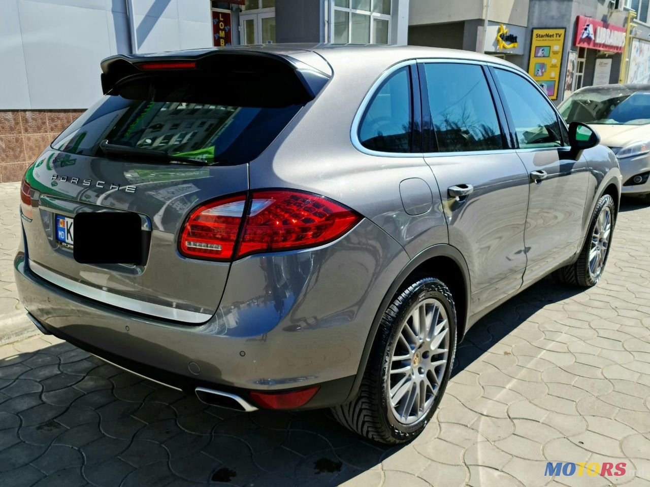 2010' Porsche Cayenne photo #2