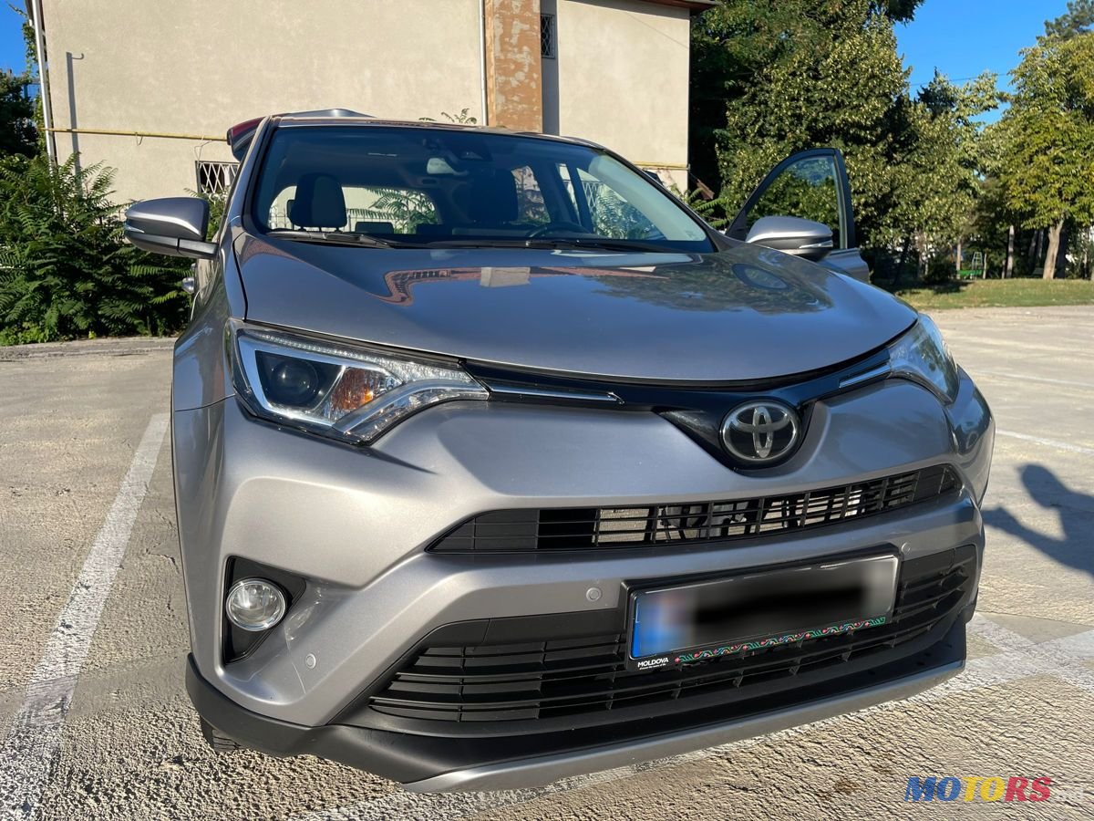 2016' Toyota RAV4 photo #2