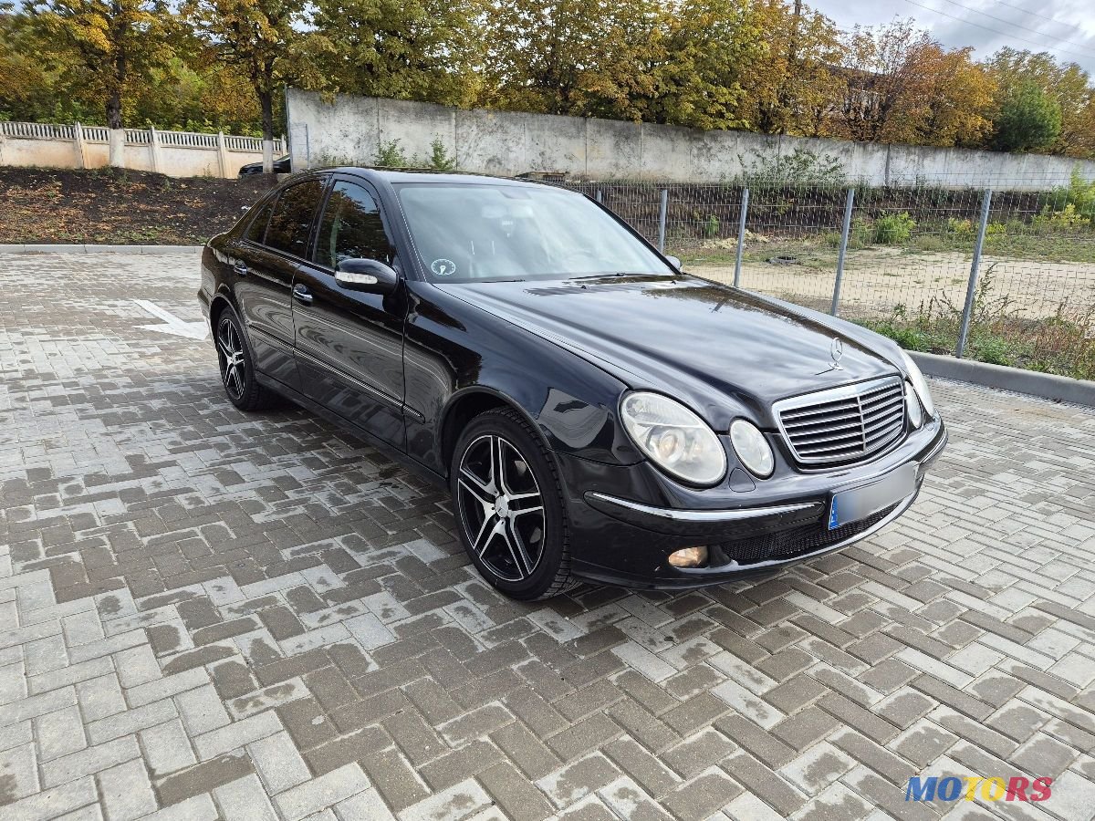 2005' Mercedes-Benz E-Class photo #2