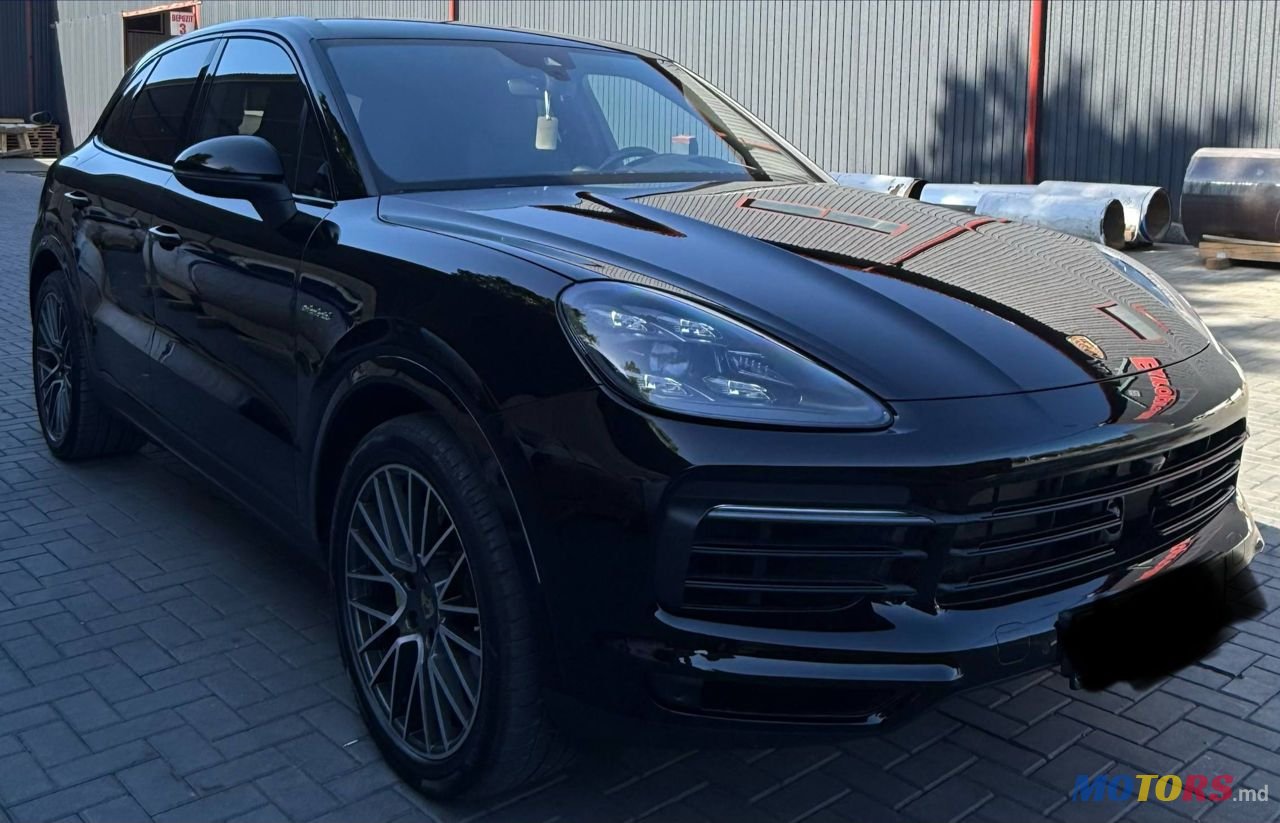 2021' Porsche Cayenne photo #2