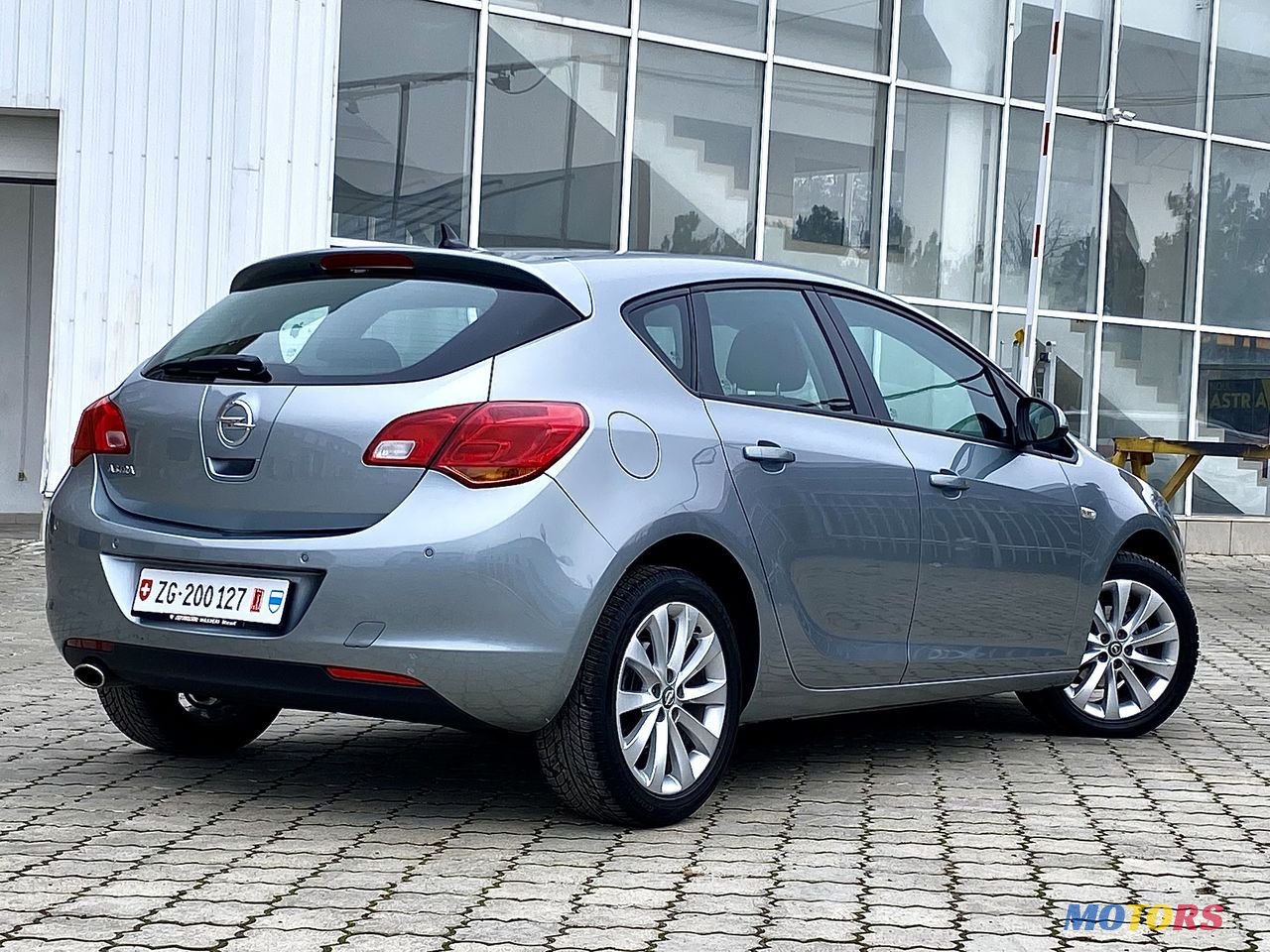 2012' Opel Astra photo #4