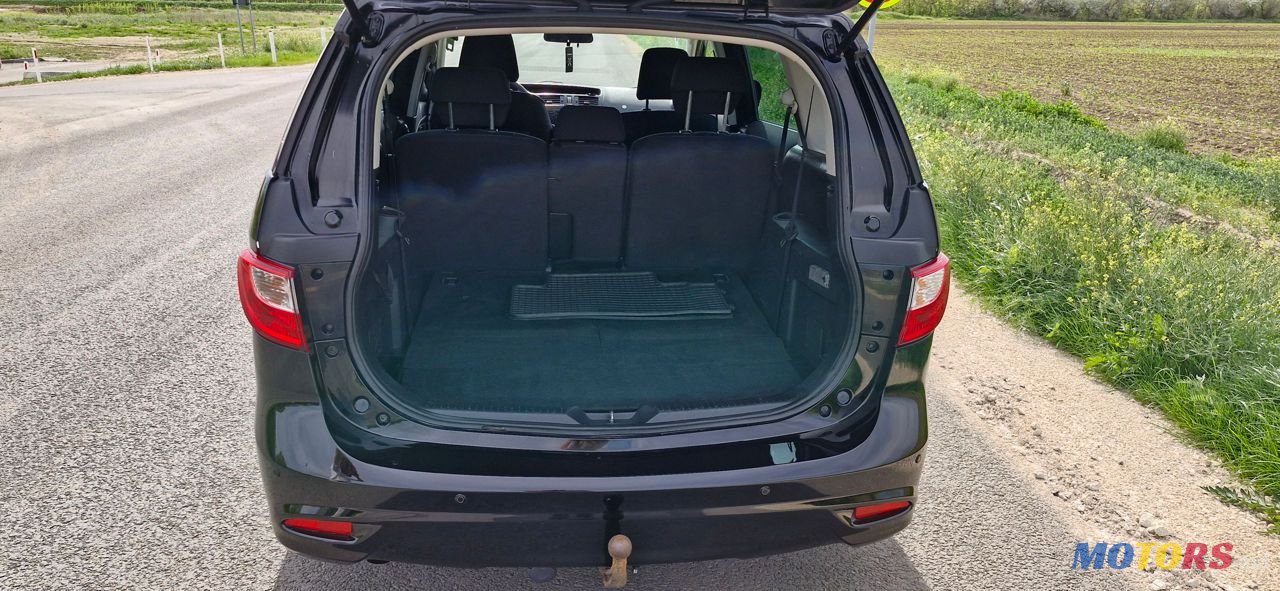 2011' Mazda 5 photo #5