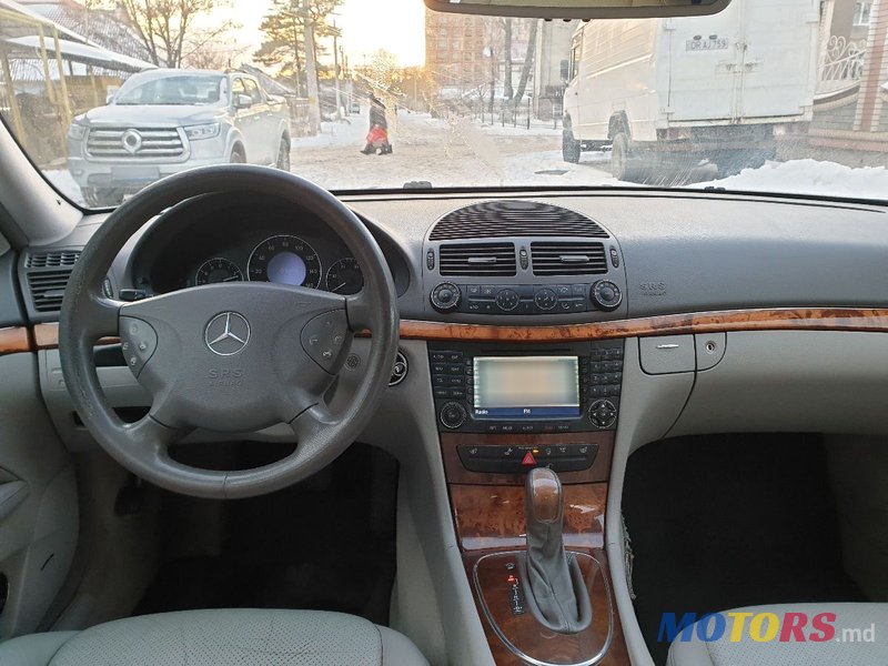 2005' Mercedes-Benz E Класс photo #6