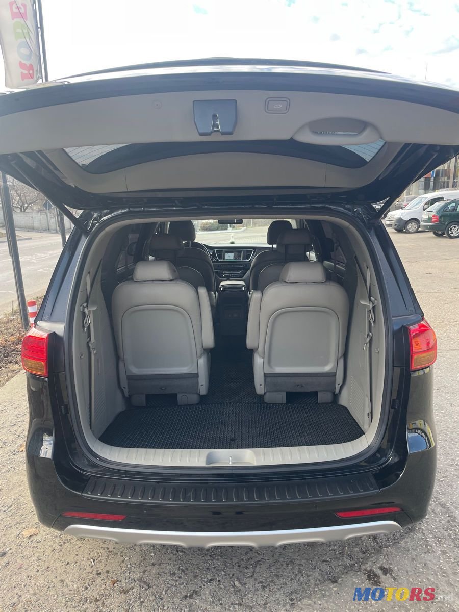 2017' Kia Carnival photo #5