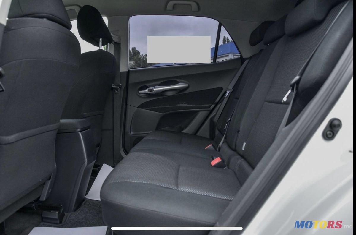 2012' Toyota Auris photo #5