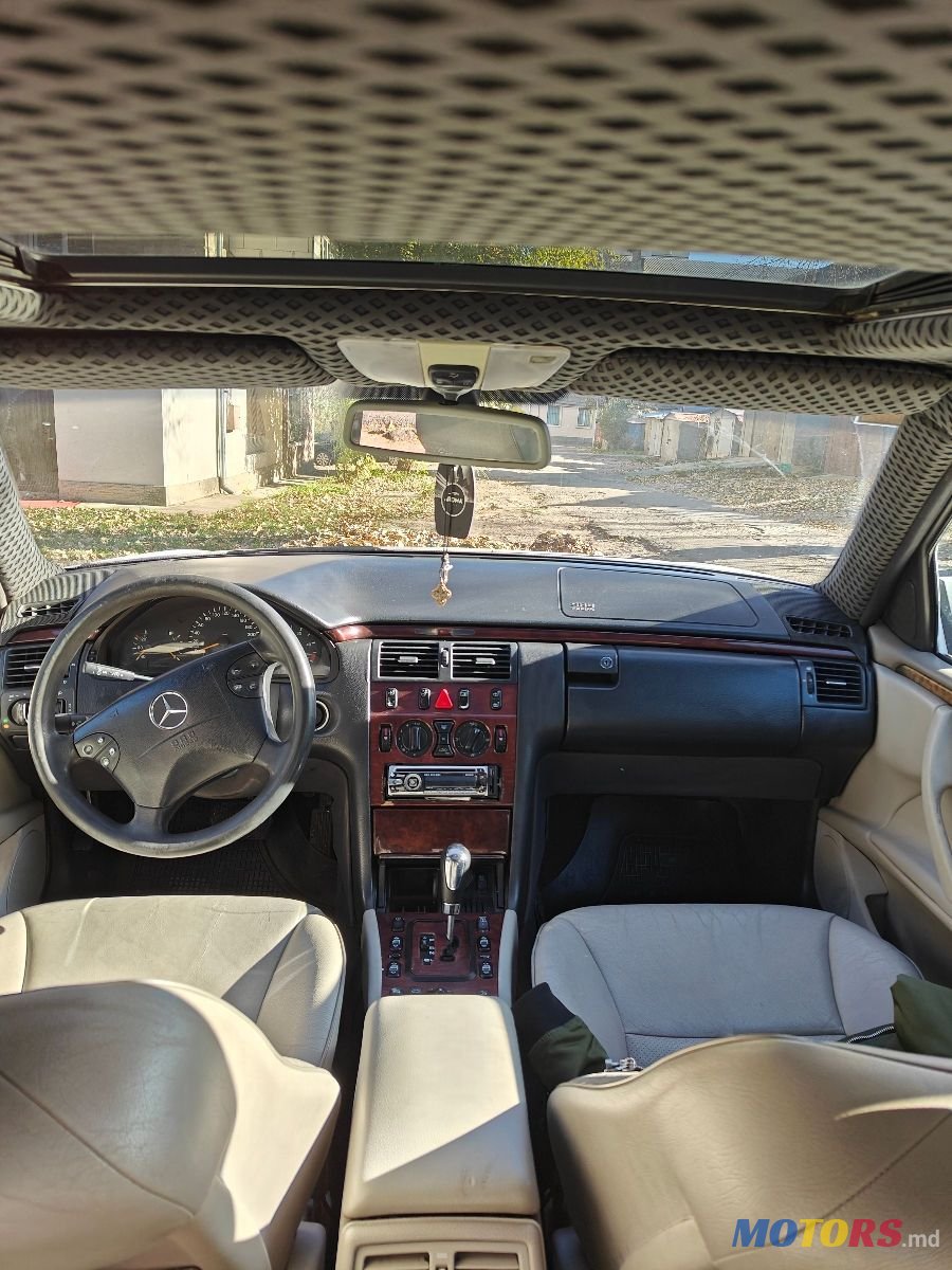 2002' Mercedes-Benz E-Class photo #1