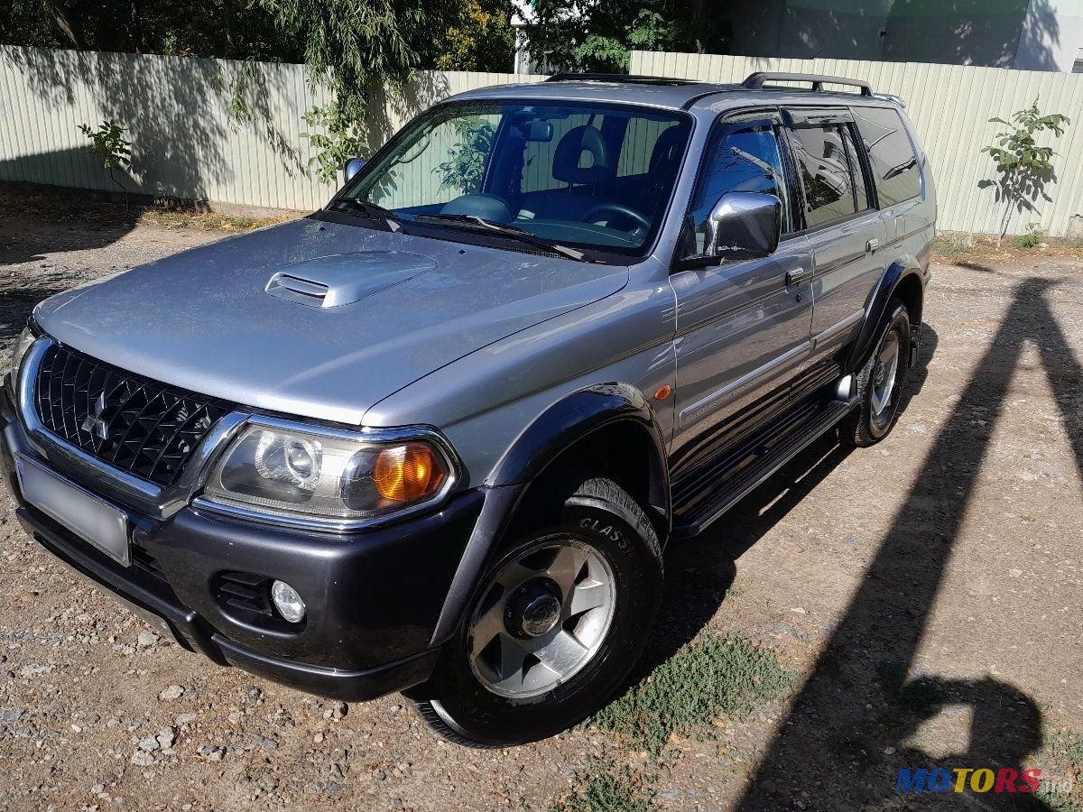 2004' Mitsubishi Pajero Sport photo #2