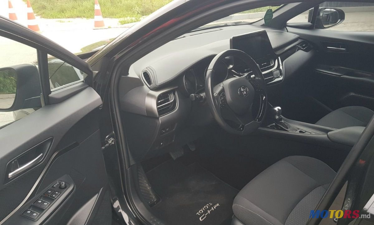 2018' Toyota C-HR photo #4