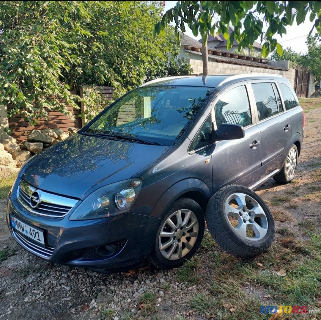 2010' Opel Zafira photo #3