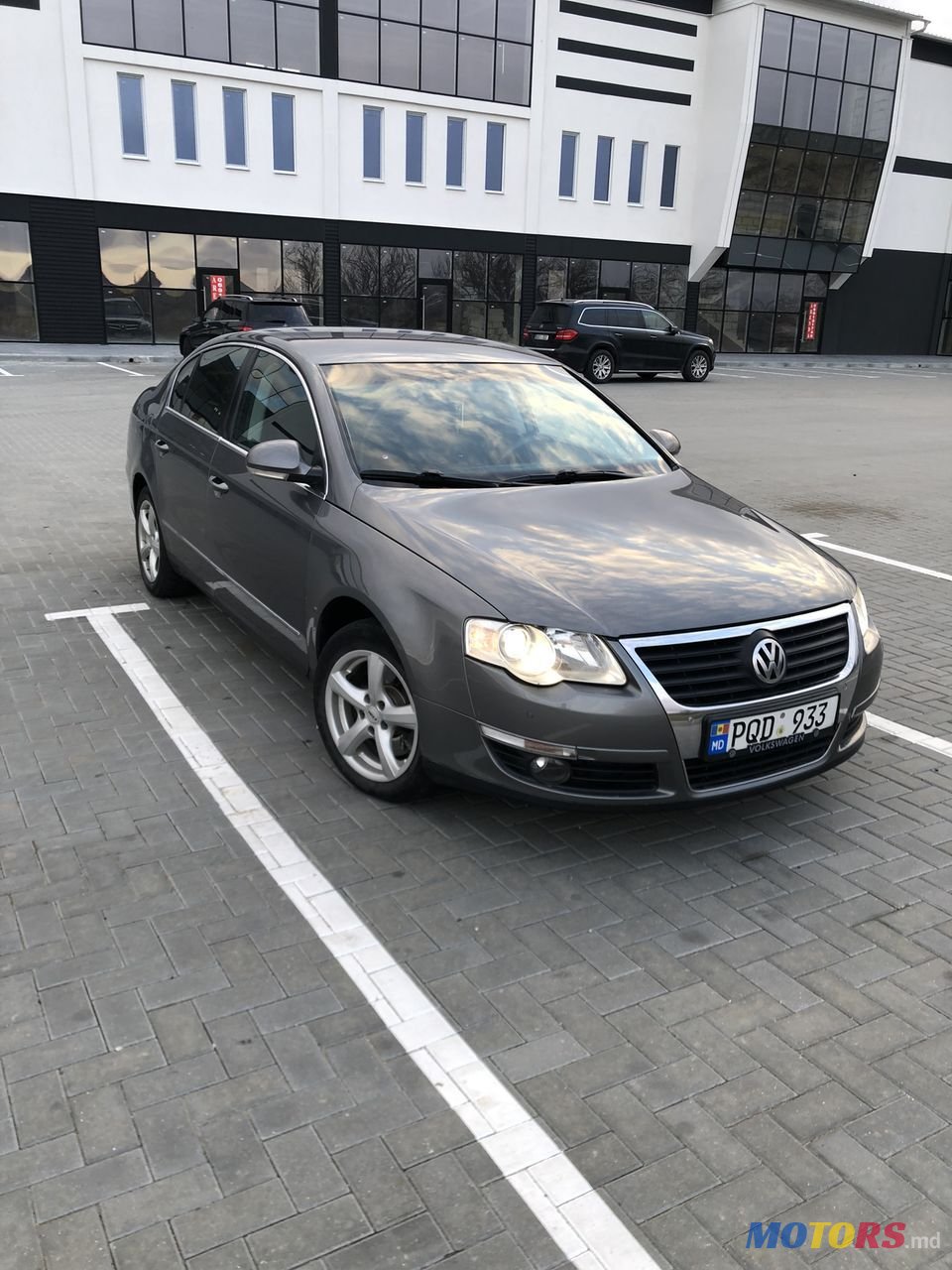 2005' Volkswagen Passat photo #4