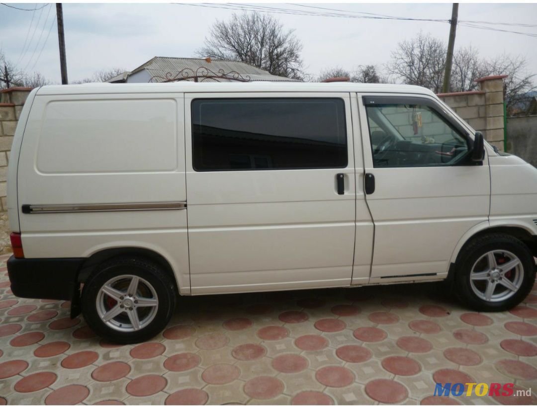 2002' Volkswagen Transporter photo #2