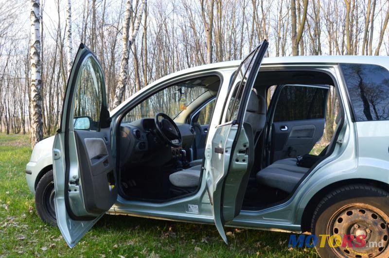 2004' Ford Fusion photo #2