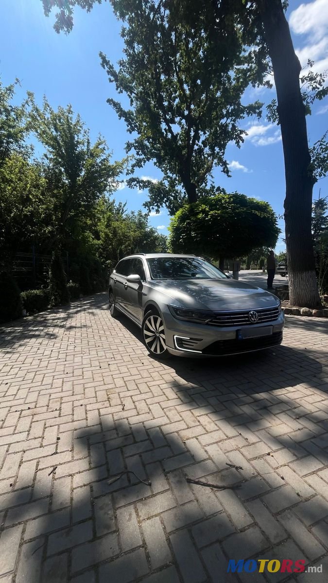 2015' Volkswagen Passat photo #3