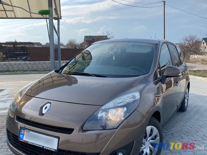 2010' Renault Grand Scenic photo #2