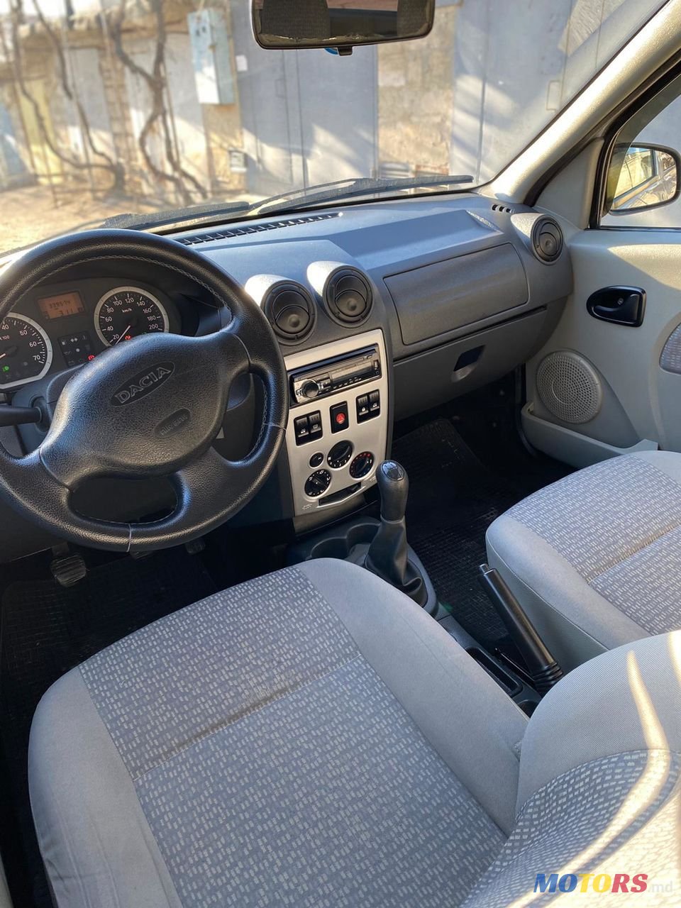 2008' Dacia Logan photo #2