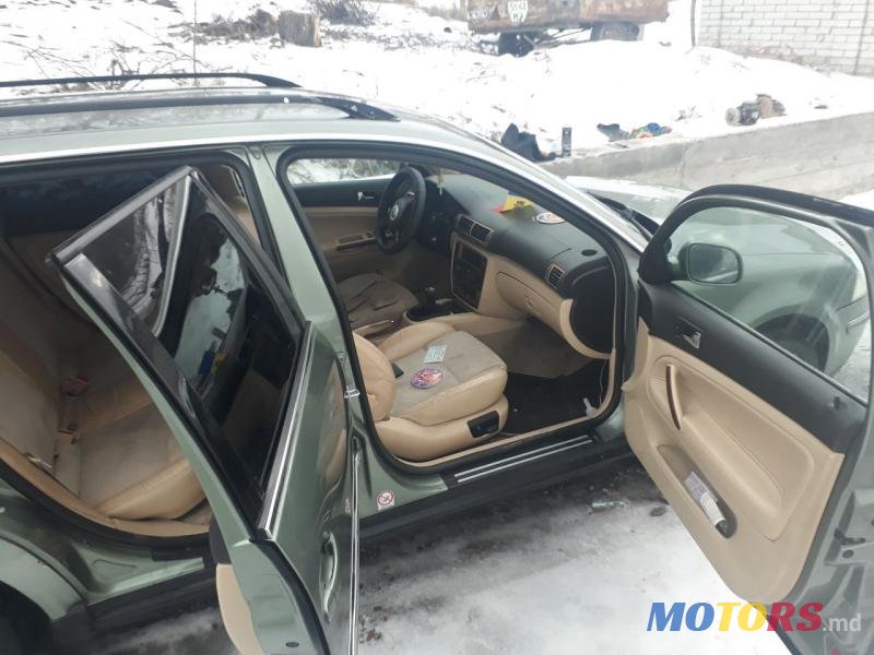 2002' Volkswagen Passat photo #1