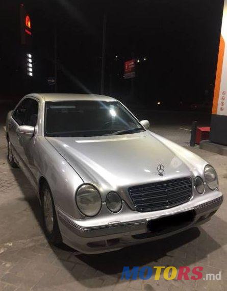 2000' Mercedes-Benz E photo #2
