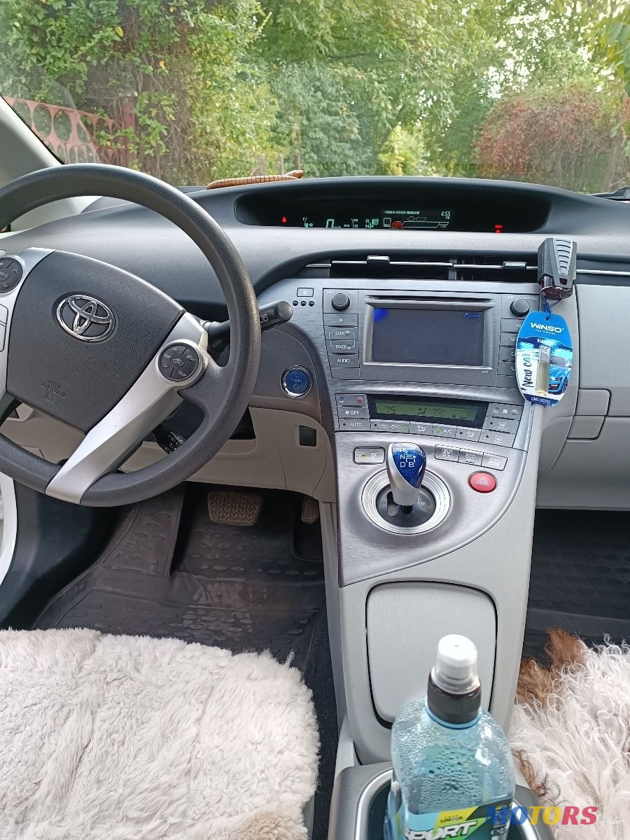 2015' Toyota Prius photo #3