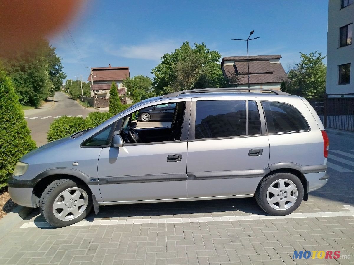 2005' Opel Zafira photo #1
