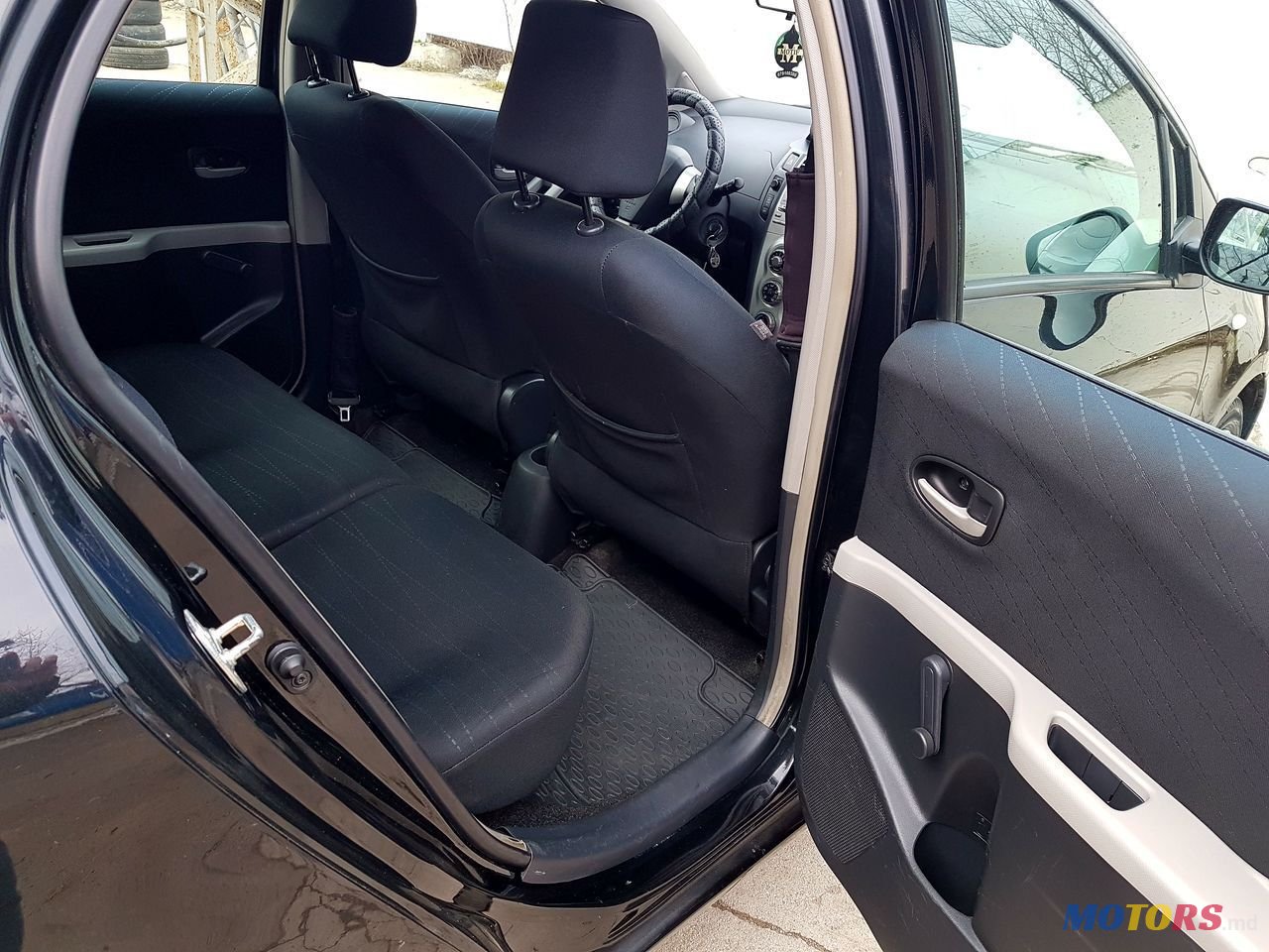 2008' Toyota Yaris photo #6