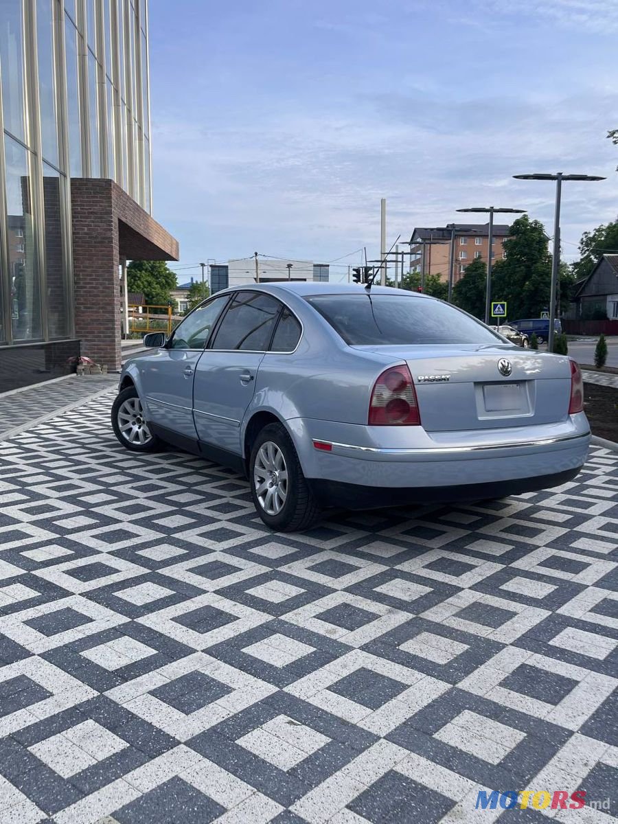 2002' Volkswagen Passat photo #6