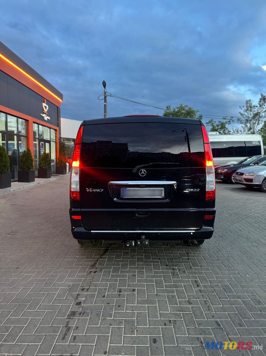 2010' Mercedes-Benz Viano photo #6