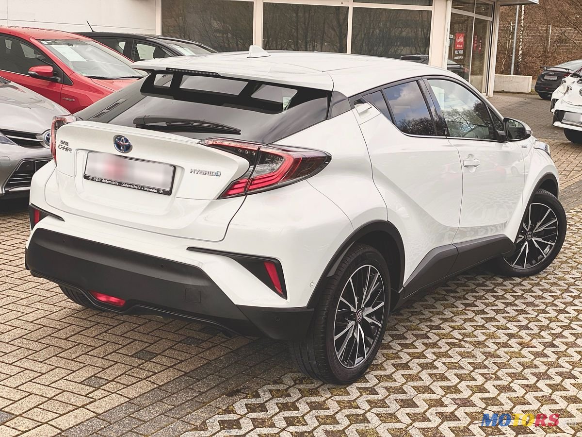 2017' Toyota C-HR photo #2