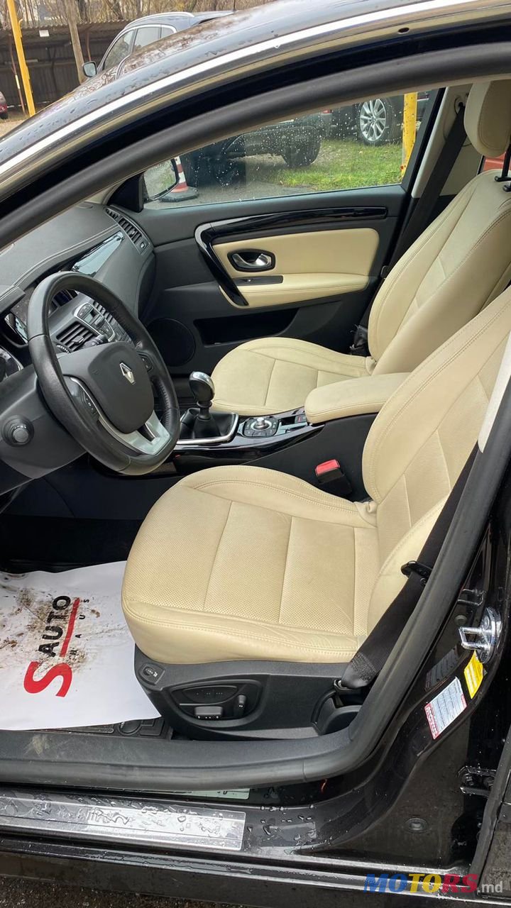 2012' Renault Laguna photo #5