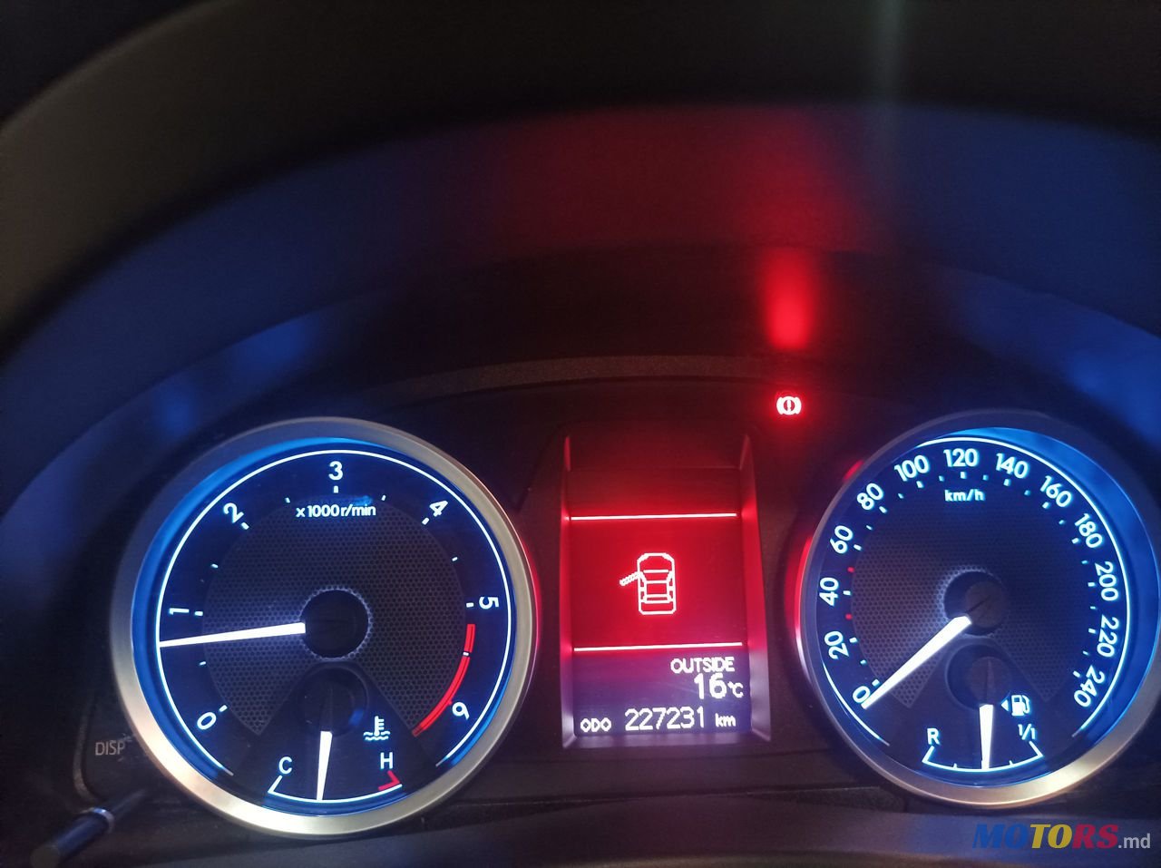 2013' Toyota Auris photo #4