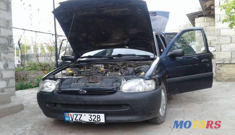 1995' Ford Escort photo #2